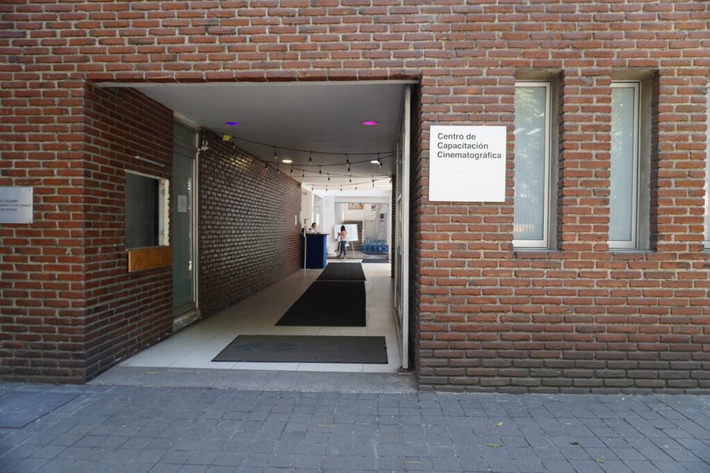 Entrada del Centro de Capacitación Cinematográfica en el Cenart, fotografiada en marzo de 2025; imagen de archivo.