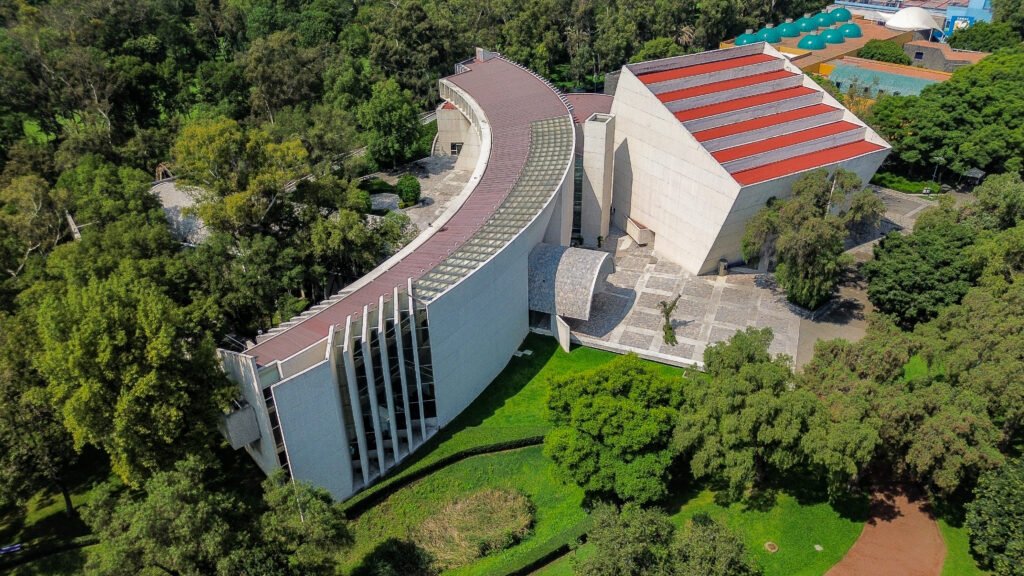 Vista aérea del Centro Nacional de las Artes en Ciudad de México; imagen de archivo, no documenta la Bienal Casa Serra de 2026.
