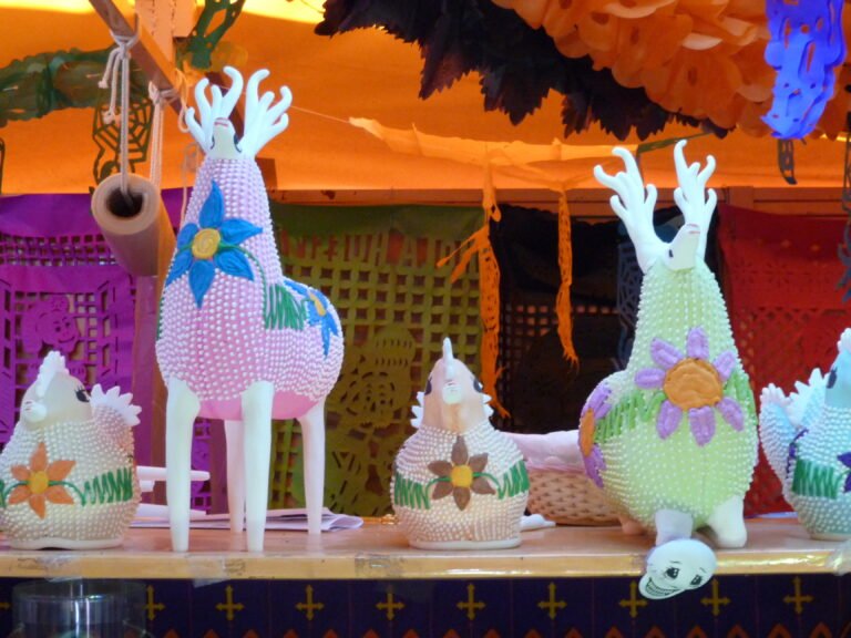 Figuras de dulce decoradas en la Feria del Alfeñique de Toluca, fotografía de archivo de 2012; no corresponde a la edición 2026.
