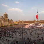 Vista panorámica del Zócalo durante el desfile de Día de Muertos del 28 de octubre de 2017; archivo, no corresponde a 2026.