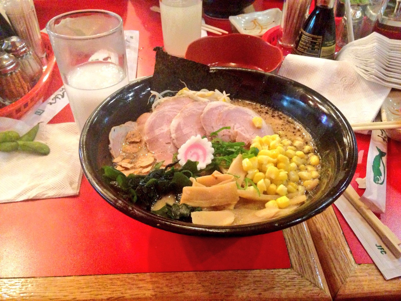 Plato de ramen fotografiado en Yamasan Ramen House, Ciudad de México, en 2017.