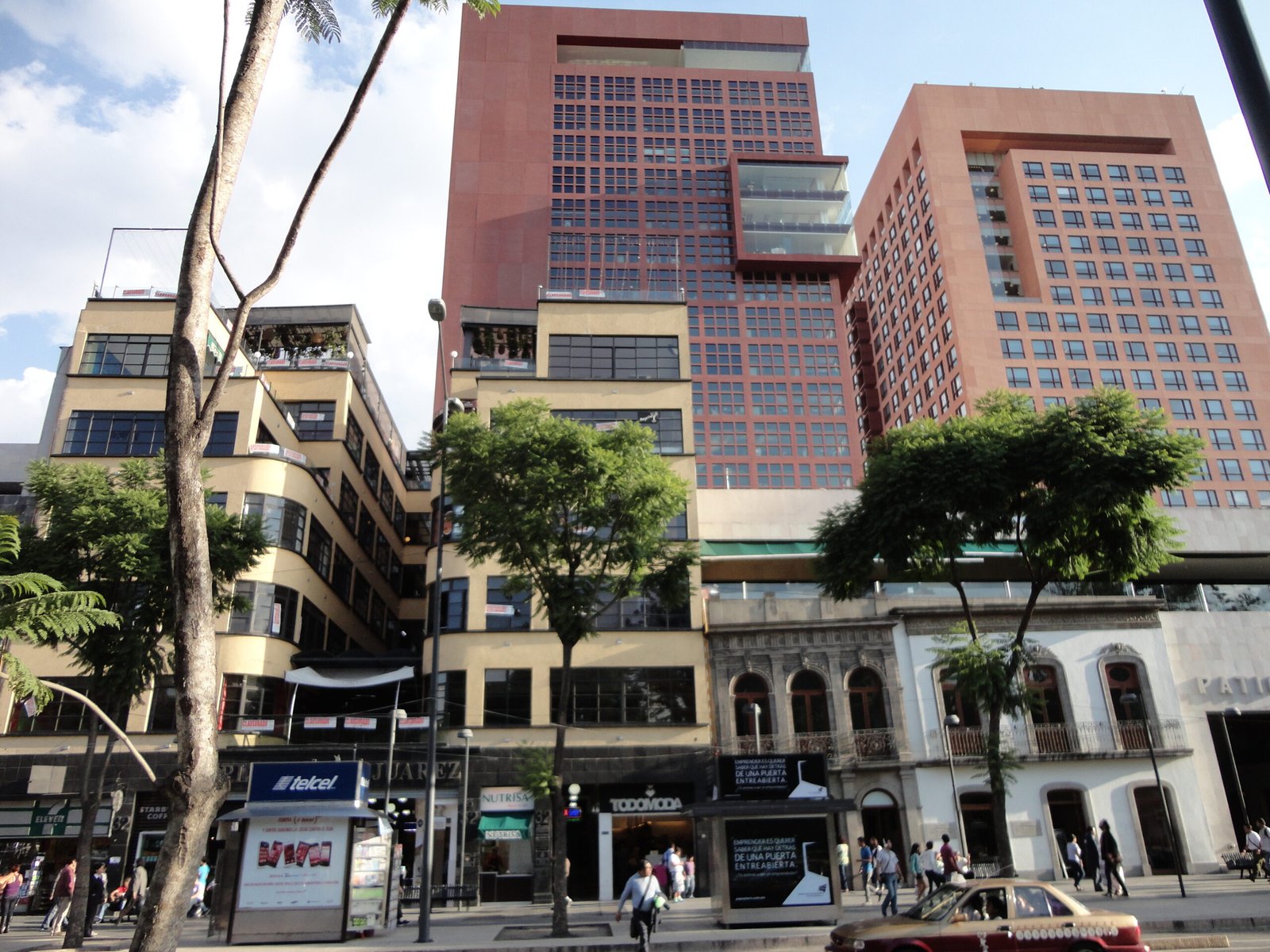 Edificios de la Secretaría de Relaciones Exteriores y del Tribunal Superior de Justicia vistos desde la Alameda Central en 2013; imagen de archivo.