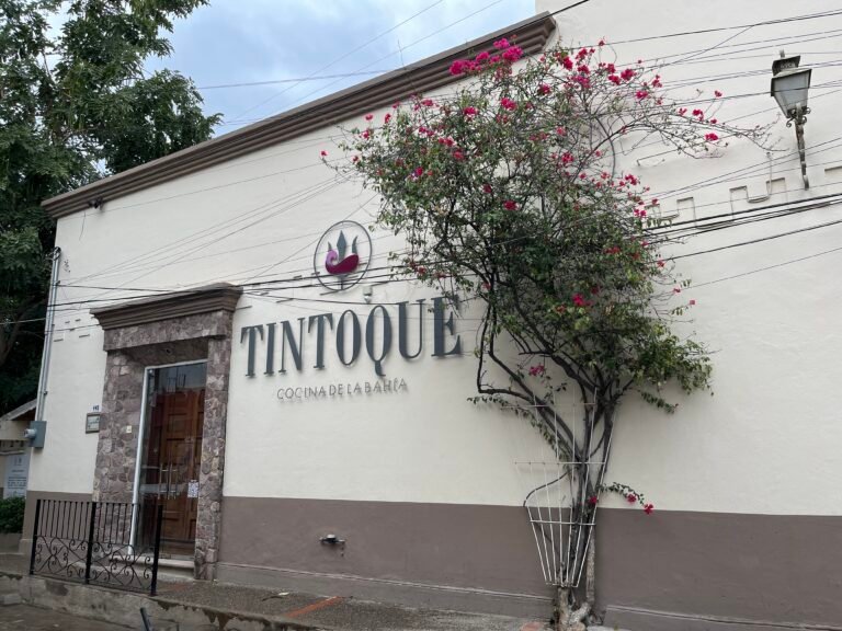 Fachada del restaurante Tintoque en Puerto Vallarta, fotografiada en febrero de 2024; archivo, no festival de 2026.