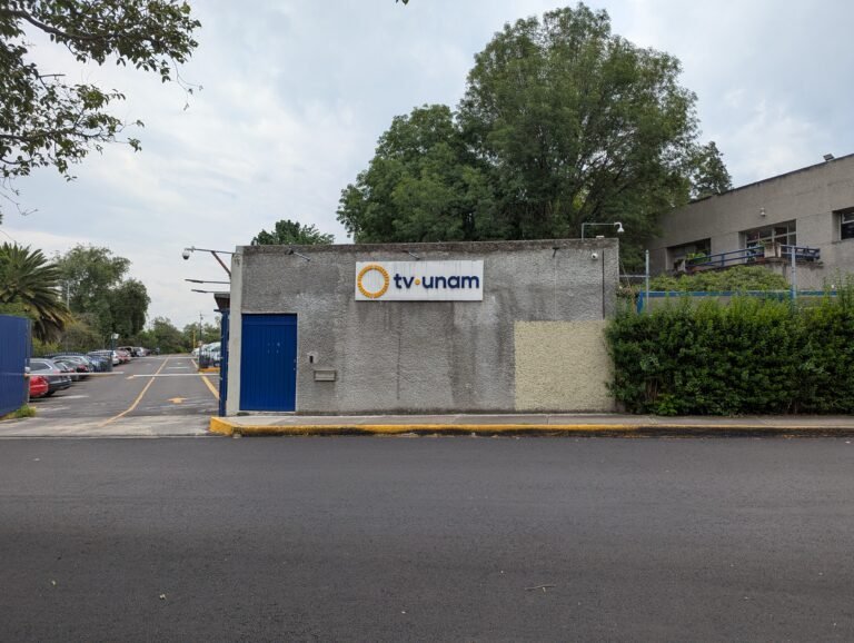 Sede de TV UNAM en Ciudad Universitaria, fotografiada en junio de 2026.